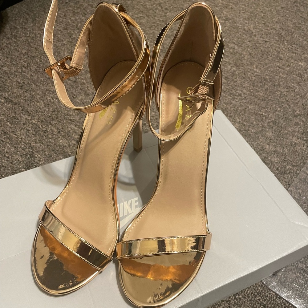 FASHION NOVA HEELS - Picture 4 of 4